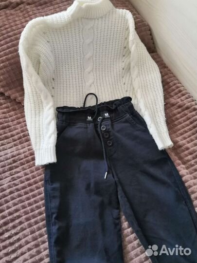 Комплект одежды (джинсы мом и свитер) для школы