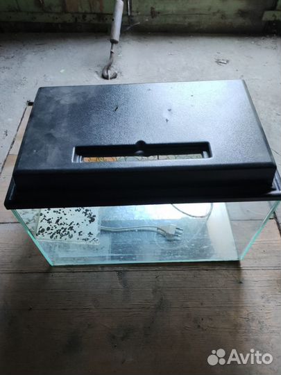 Террариум на 25 литров с крышкой и лампой