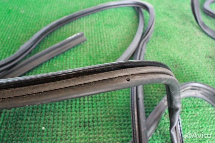 Дверные уплотнители Cadillac Escalade GMT800