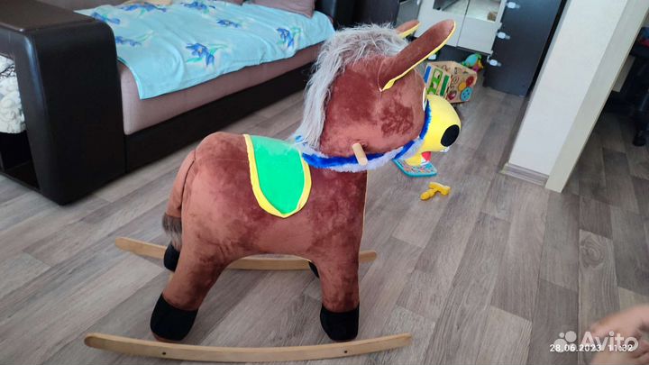 Детская качалка лошадь