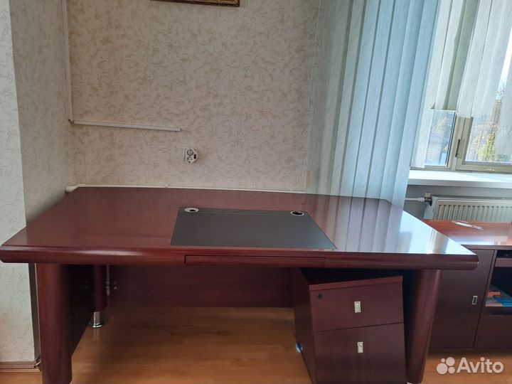 Письменный стол