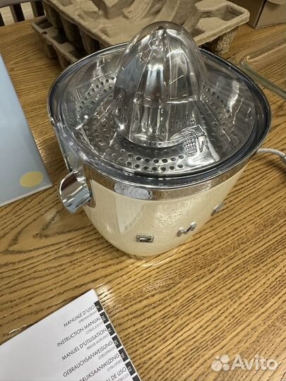 Соковыжималка для цитрусовых smeg