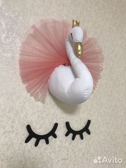 Интерьерный лебедь