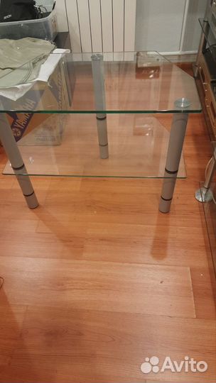 Стойки для акустики и аппаратуры