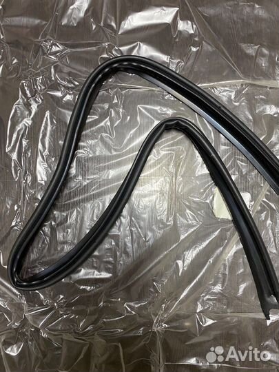 Уплотнитель верхний правый дверь верх крыша Datsun