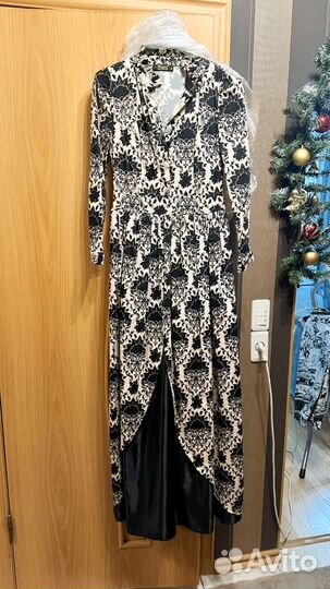 Длинное платье в пол с длинным рукавом