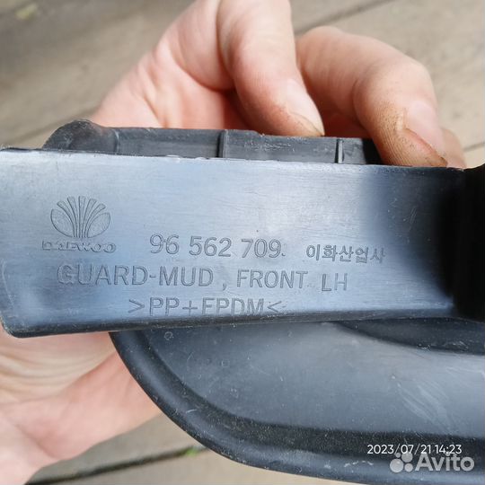 Брызговик Дэу Матиз левый перед