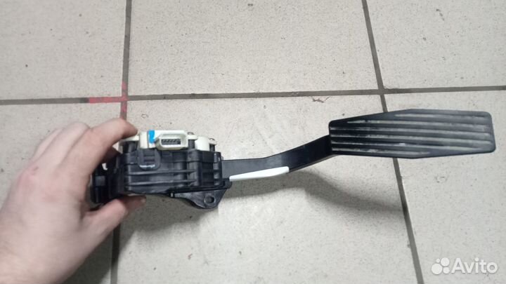 Педаль газа Шевроле Кобальт