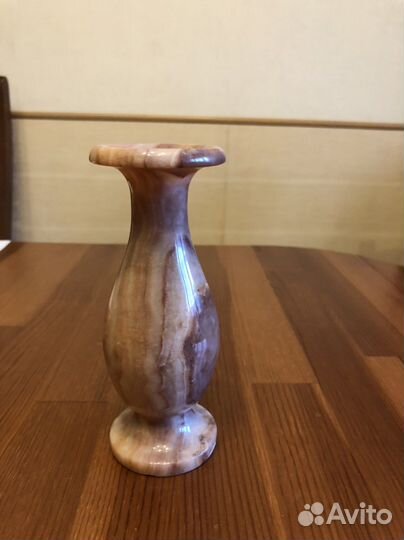 Ваза из оникса розовая