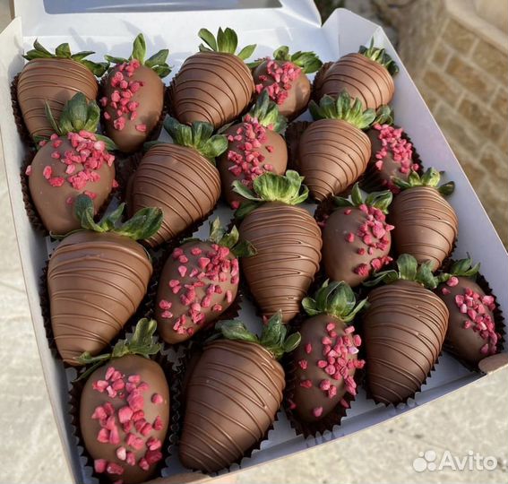 Клубника в шоколаде, букеты из фруктов