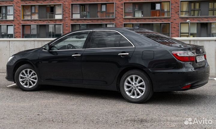 Аренда Toyota Camry XV50 рестайлинг (2014—2017) от одной минуты в Москве