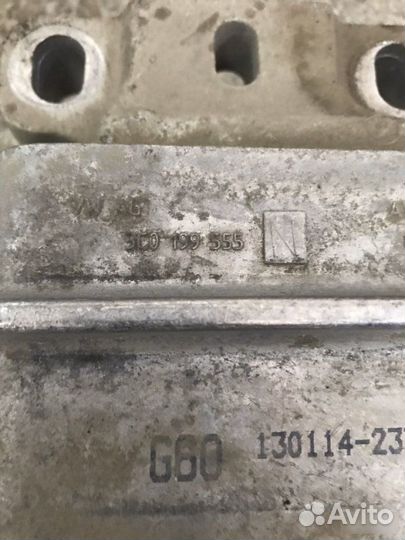 Опора двигателя Volkswagen Passat B7