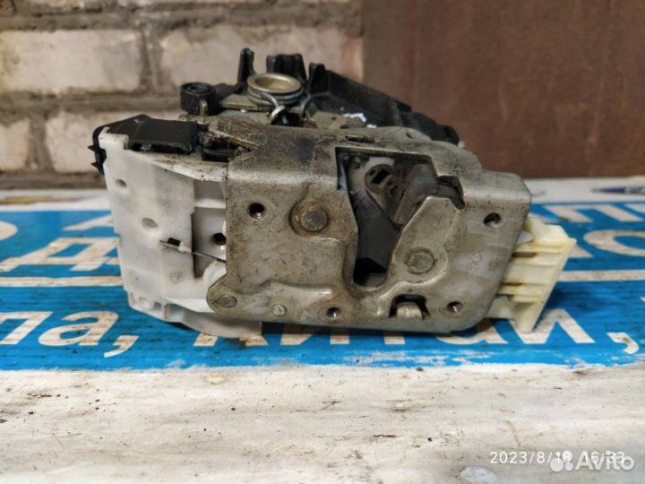 Замок двери задний правый Ford Mondeo 00-07