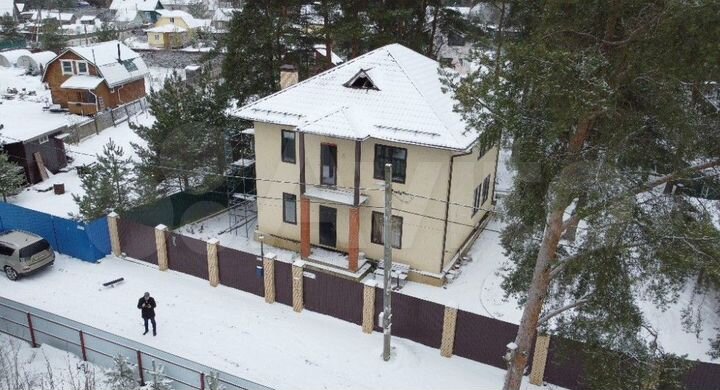 Коттедж 147 м² на участке 10 сот.