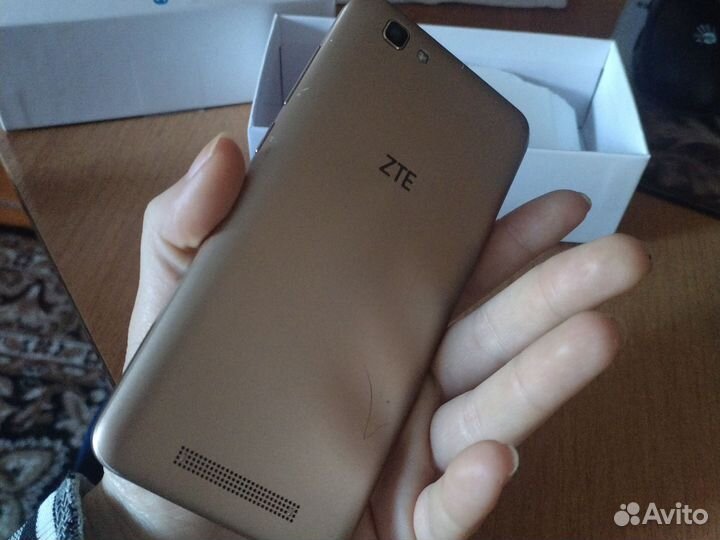 Телефон zte