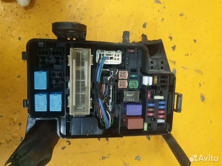 Блок предохранителей 2.0 3ZR-FAE 3zrfae toyota