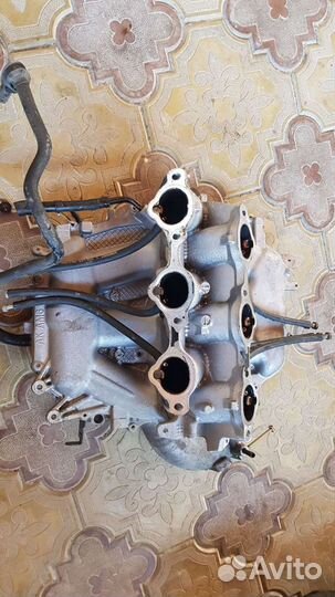 Впускной коллектор на Nissan Fuga