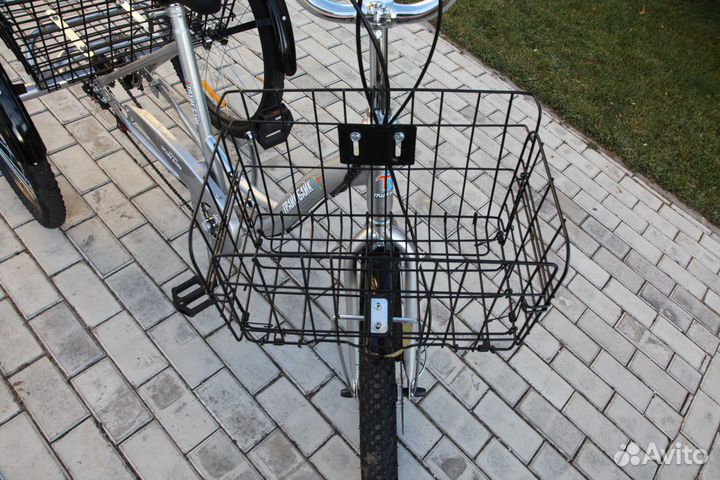 Удобный трехколесный велосипед для дачи и работы