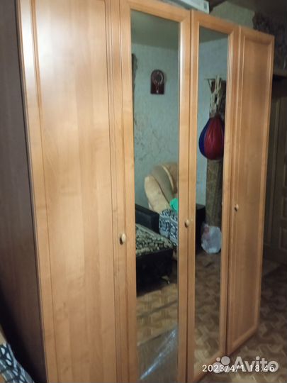 Мебель бу шифоньер, кресла, ковры