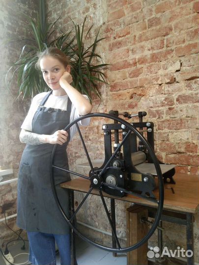 Учитель рисования, каллиграфии, печатной графики