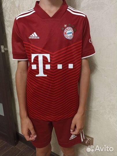 Две футбольные формы adidas оригинал, р. 140