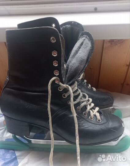 Коньки фигурные 40 размер