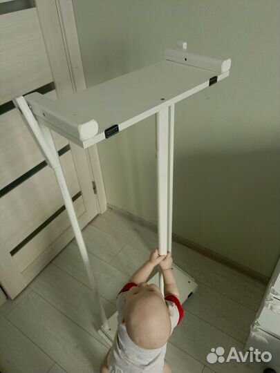 Детская кроватка с продольным маятником