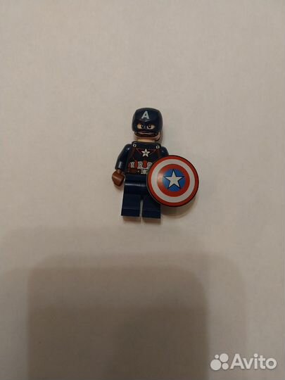 Lego капитан Америка со щитом