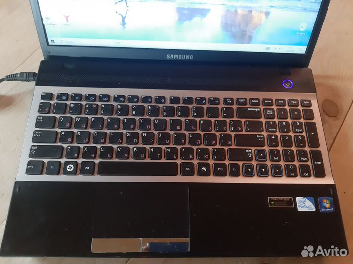 Ноутбук Samsung Intel CPU B940/ HD Graphics/ 2Gb