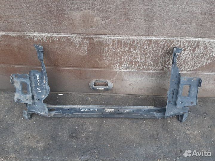 Телевизор (суппорт радиаторов) Toyota Avensis