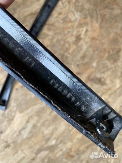 Молдинг заднего стекла на Mitsubishi