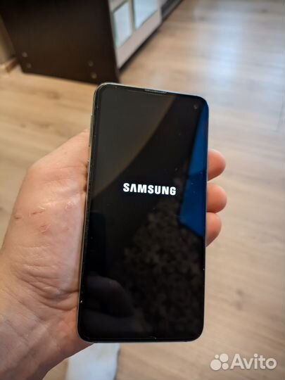 Телефон Samsung galaxy s10e