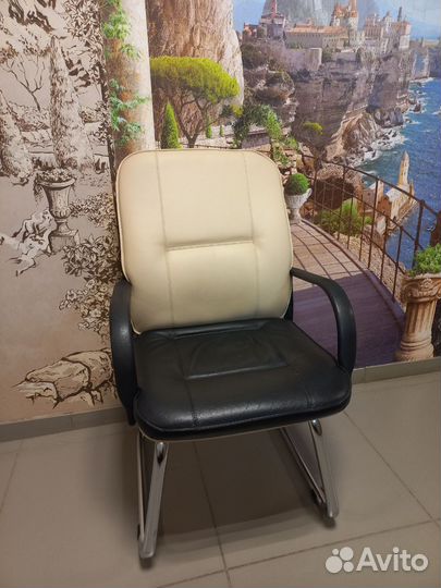 Кресло кожаное б/у