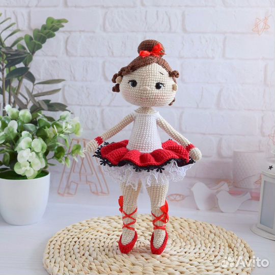 Кукла вязаная балерина