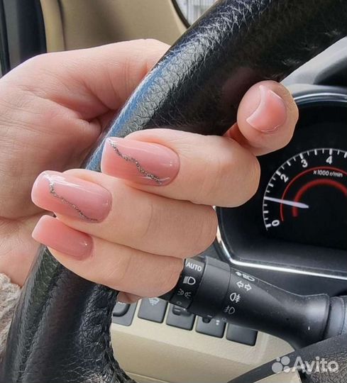 Мастер по маникюру и педикюру