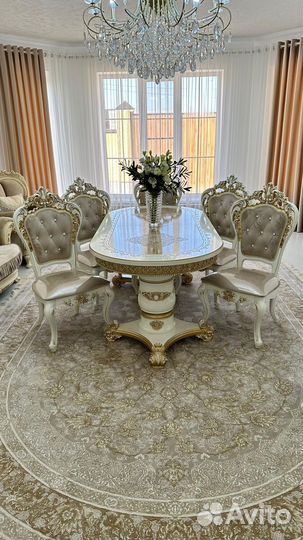 Стол и стулья 