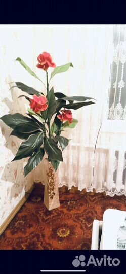 Ваза напольная с цветком