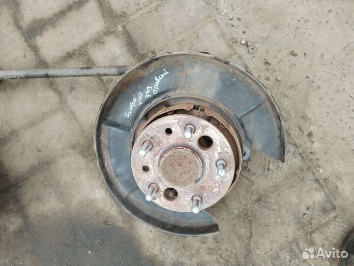 Поворотный кулак задний правый таета камриV50 13г