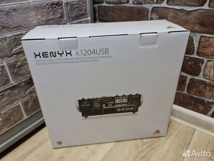 Behringer X1204USB микшерный пульт