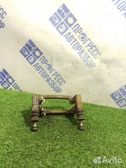 Скоба суппорта задняя правая Toyota Corolla