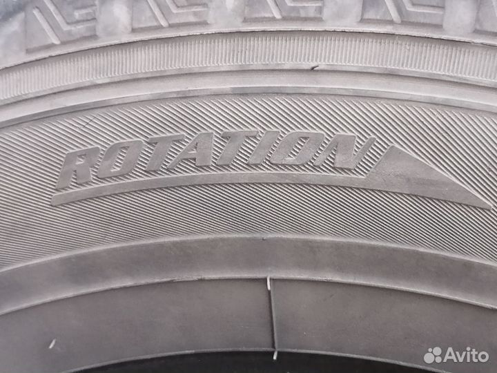 Dunlop SP Winter Ice 01 215/65 R16 102