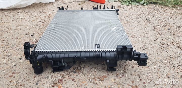 Продам радиатор охлаждения на рено аркану