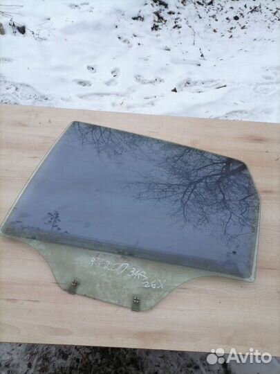 Стекло заднее левое Chevrolet Aveo T200