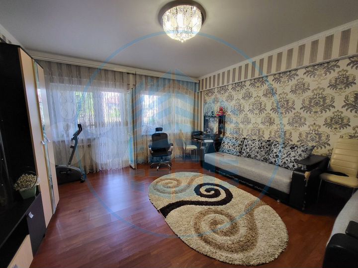 2-к. квартира, 52 м², 1/3 эт.
