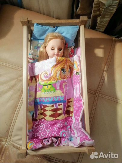 Кукла с кроваткой
