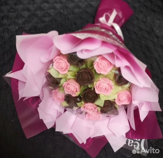 Розы, шоколад, съедобный букет, подарок любимой