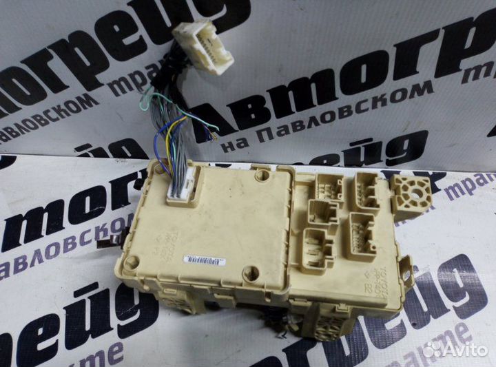 Блок предохранителей салонный Toyota Ipsum ACM26