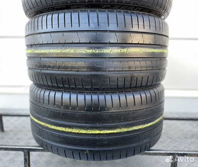 Pirelli P Zero PZ4 245/35 R20 и 275/30 R20