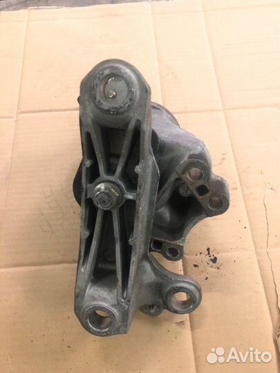 Подушка двигателя правая Mazda Cx-9 TB 3.7