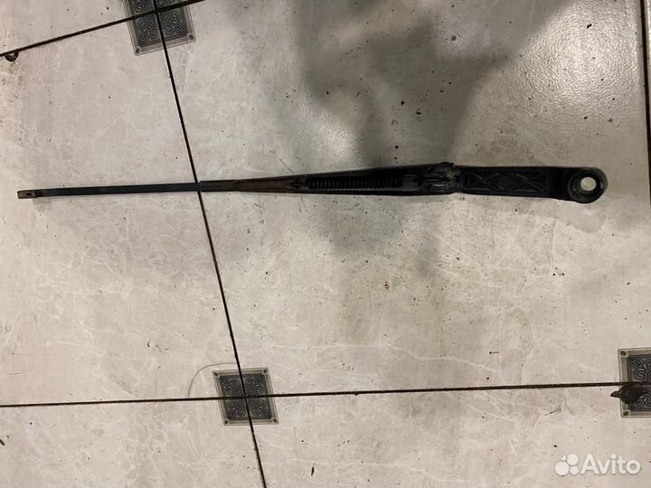 Поводок дворника правый Geely Emgrand EC7